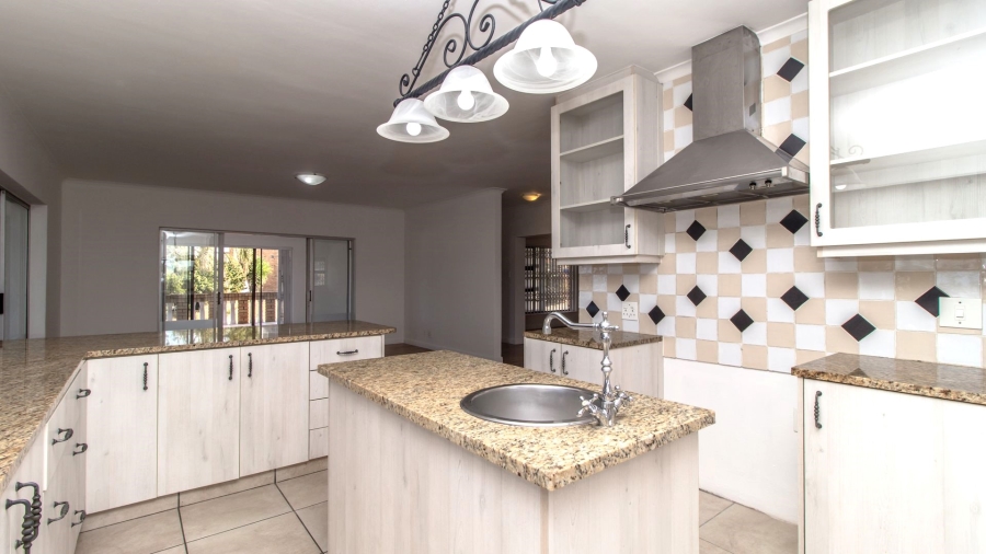 7 Bedroom Property for Sale in Loevenstein Western Cape